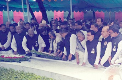 বঙ্গবন্ধুর সমাধিতে প্রধানমন্ত্রীর শ্রদ্ধা