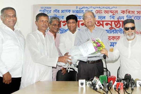 গাজীপুর পৌরসভার সাবেক মেয়রের বিএনপিতে যোগদান