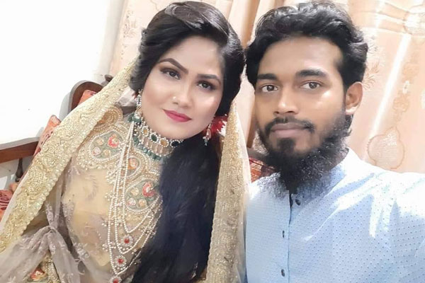 মেহেদির রং মোছার আগেই বাসের চাকায় পিষ্ট নবদম্পতি