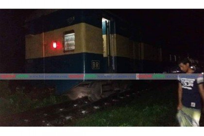 ঢাকাগামী উপবন এক্সপ্রেস লাইনচ্যুত, আটকা শত শত যাত্রী