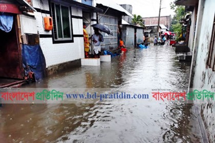 রেকর্ড বৃষ্টিতে তলিয়ে গেছে খুলনা, দুর্ভোগ চরমে