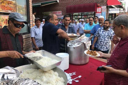 ১০ গরু, ৬ খাসি ও ৫ শতাধিক মুরগির সমন্বয়ে নিউইয়র্কে তবারক বিতরণ