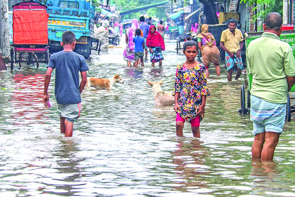 তীব্র জলজটে খুলনা