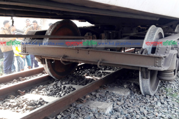 ৮ ঘণ্টা পর খুলনার সাথে সারাদেশের রেল যোগাযোগ স্বাভাবিক