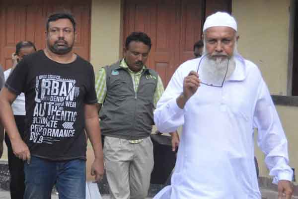 খুলনায় অর্থ আত্মসাতের ঘটনায় বাবা-ছেলে আটক