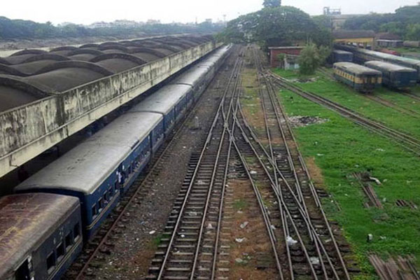 কমলাপুরে পরিত্যক্ত বগির বাথরুমে মিলল মাদ্রাসাছাত্রীর লাশ 