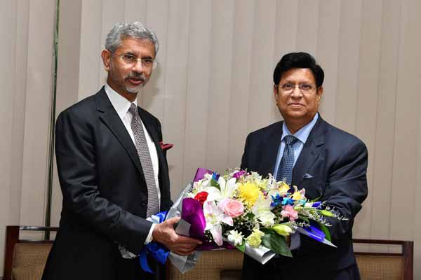 ঢাকায় নেমেই সম্পর্ক এগিয়ে নেওয়ার বার্তা দিলেন জয়শঙ্কর