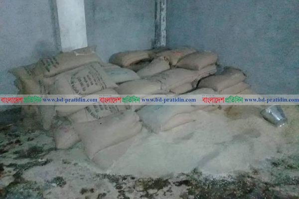 রায়পুরে ভিজিএফের ৭৭ বস্তা চাল জব্দ, গুদাম সিলগালা