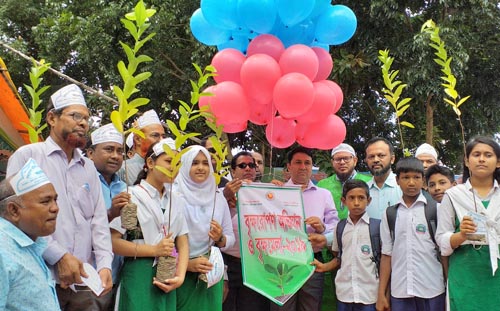 সাতক্ষীরায় সপ্তাহব্যাপী বৃক্ষ মেলা উদ্বোধন