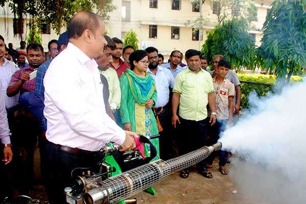 বগুড়ায় মশা নিধনে ওষুধ ছিটানো কার্যক্রম উদ্বোধন