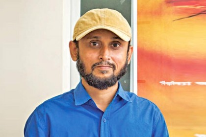 এখন ‘আলাদা’ হইতে মানুষ ইনসিকিউর ফিল করে