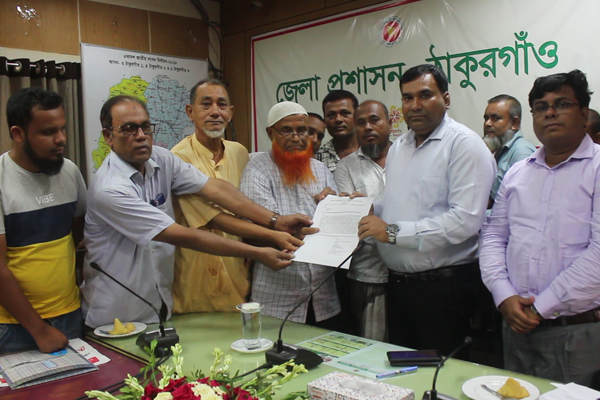 ঠাকুরগাঁওয়ে ব্যবসায়ীদের স্বারকলিপি, ভারতে চামড়া পাচারের আশঙ্কা 