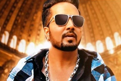 ক্ষমা চাইলেন মিকা
