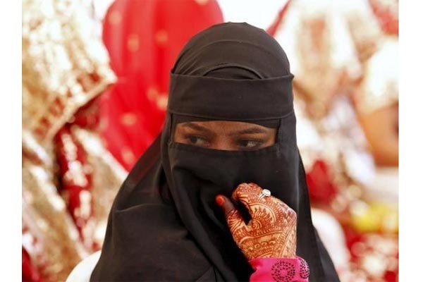 চুইংগামের জন্য স্ত্রীকে তিন তালাক দিলেন স্বামী