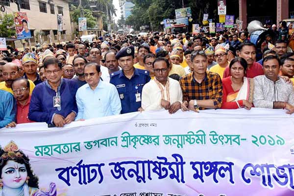 বগুড়ায় শ্রীকৃষ্ণের জন্মাষ্টমীতে শোভাযাত্রা