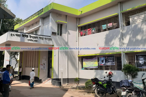 বগুড়ার দুপচাঁচিয়া হাসপাতালে অর্ধেক ডাক্তার নেই!