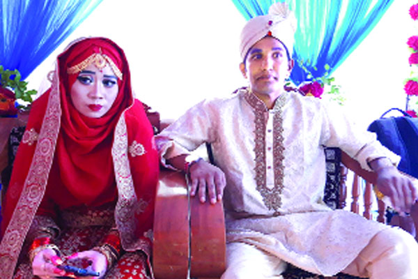 প্রেমের টানে নড়িয়াতে ইন্দোনেশিয়ান তরুণী