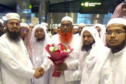 কাতারে ভালোবাসায় সিক্ত ক্বারী আব্দুল হক