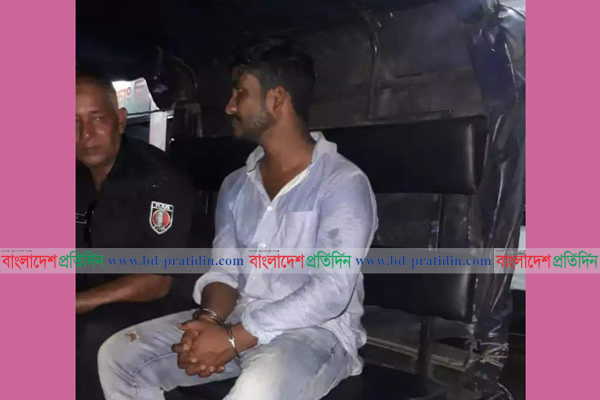 চোরাই মোটরসাইকেলসহ ইউনিয়ন ছাত্রলীগের সভাপতি আটক 