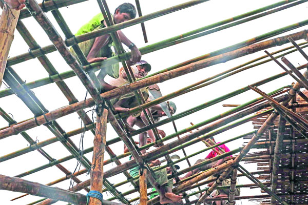 রোহিঙ্গা এখন গলার কাঁটা