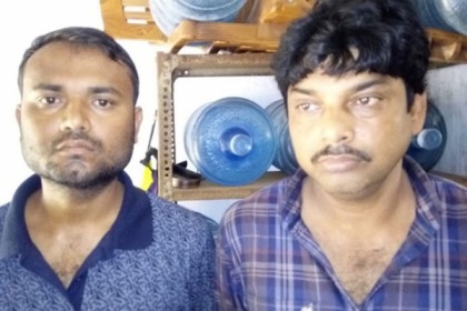 ১০ লাখ ডলারের নোট ভাঙাতে গিয়ে পুলিশের হাতে দুই যুবক

