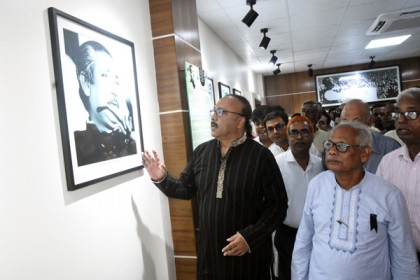 রুয়েটে বঙ্গবন্ধু কর্ণার উদ্বোধন করলেন রাসিক মেয়র 
