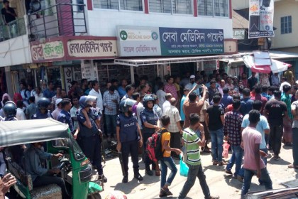ছাত্রলীগের বাধায় পণ্ড হাসপাতালের অনিয়মবিরোধী মানববন্ধন
