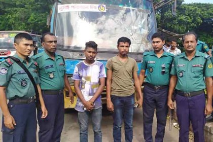 চট্টগ্রামে লাইসেন্সবিহীন গাড়ি চালানোর দায়ে দুই চালকের কারাদণ্ড  