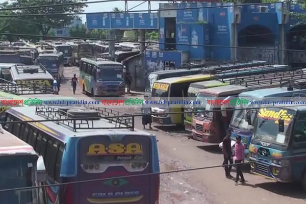 শ্রমিককে মারধরের প্রতিবাদে সাতক্ষীরায় বাস চলাচল বন্ধ, বিপাকে যাত্রীরা