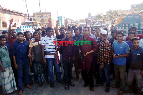 সিলেটে অবৈধ পার্কিংয়ের বিরুদ্ধে
অভিযান, ট্রাক শ্রমিকদের অবরোধ