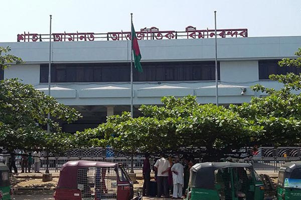 চট্টগ্রাম বিমানবন্দরে ৮১৪ কার্টন সিগারেট জব্দ

