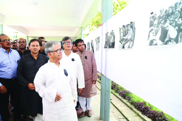 শোক দিবস উপলক্ষে  ‘ডুজা’র আলোকচিত্র প্রদর্শনী