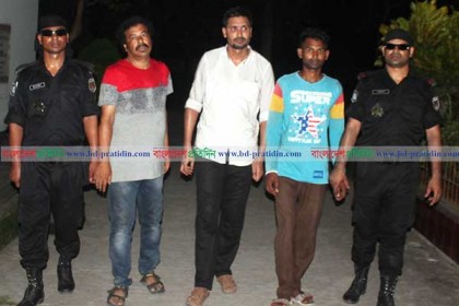 দিনাজপুরে দেশীয় অস্ত্রসহ ৩ ডাকাত আটক 