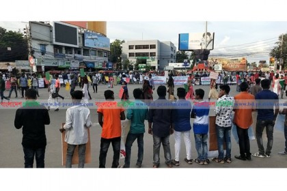 খুলনায় ধর্ষণ বিরোধী ব্যতিক্রমী মানববন্ধন