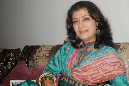 রাতের অন্ধকারে বিজেপি নেতার বাড়িতে দেবশ্রী 
