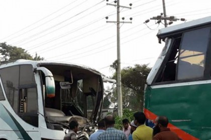 সাভারে সড়ক দুর্ঘটনায় নিহত ২