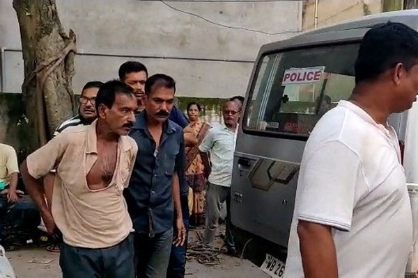 পাচারের হাত থেকে উদ্ধার দুই বাংলাদেশি তরুণী, আটক দুই
