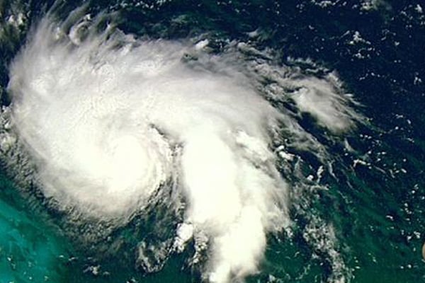 শক্তিশালী হয়ে ধেয়ে আসছে হারিকেন ডোরিয়ান
