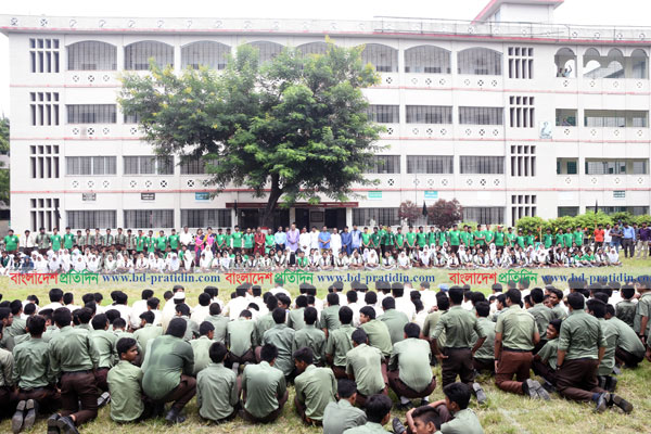 পরিচ্ছন্নতা বজায় রাখতে শিক্ষার্থীদের শপথ করালেন মেয়র লিটন