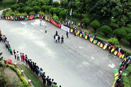 নিরাপদ ক্যাম্পাসের দাবিতে ইবিতে মানববন্ধন