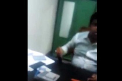 সাব-রেজিস্ট্রারের ঘুষ নেওয়ার ভিডিও ভাইরাল