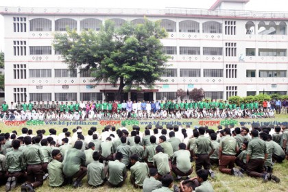 পরিচ্ছন্নতা বজায় রাখতে শিক্ষার্থীদের শপথ করালেন মেয়র লিটন