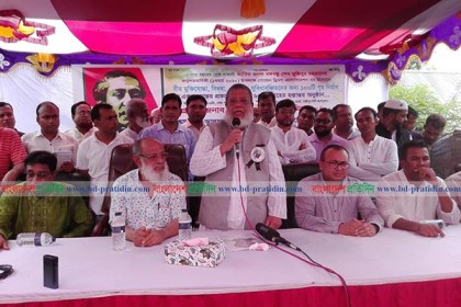 
'বঙ্গবন্ধুর স্বপ্নের সোনার বাংলা গড়তে নেতাকর্মীদের কাজ করতে হবে'