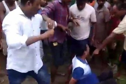 হাসপাতালে অনুপস্থিত থাকায় শ্রমিকদের পিটুনিতে চিকিৎসকের মৃত্যু