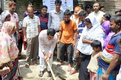 মেহেরপুর পৌরসভার পশুরহাট বস্তি উন্নয়ন কাজের উদ্বোধন