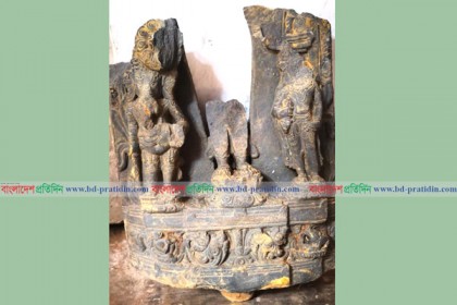 সিংড়ায় কষ্টি পাথরের মূর্তি উদ্ধার