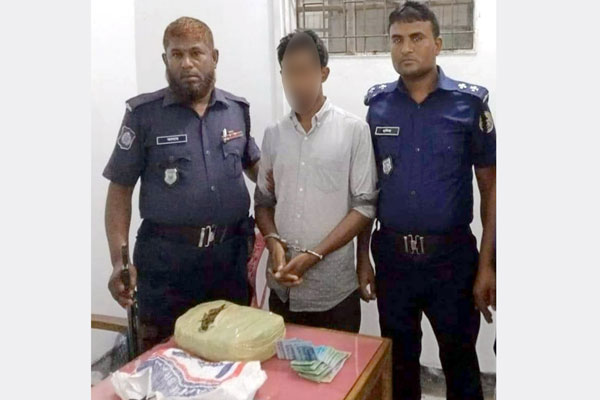 কলাপাড়ায় দেড় কেজি গাঁজাসহ যুবক আটক