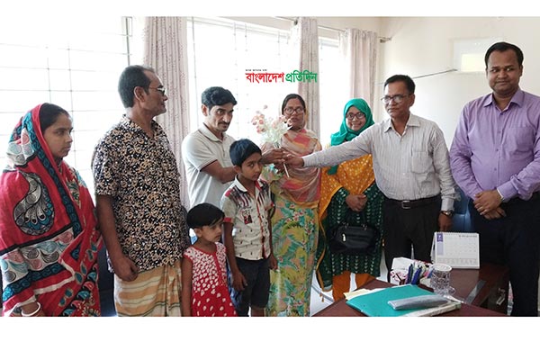 সপরিবারে কামারখন্দের মাদক ব্যবসায়ী কমলের আত্মসমর্পণ