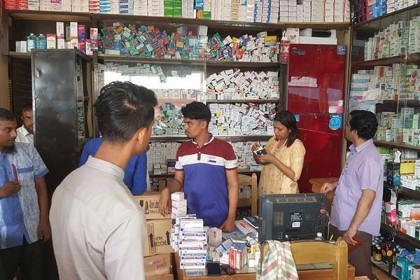 লামায় ফার্মেসিতে অভিযান চালিয়ে অর্থদণ্ড