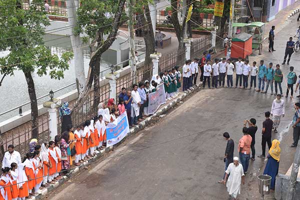 ভোলায় যৌন সহিংসতার প্রতিবাদে মানববন্ধন 